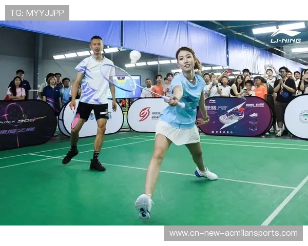 羽毛球跨场救球如动画一般夸张