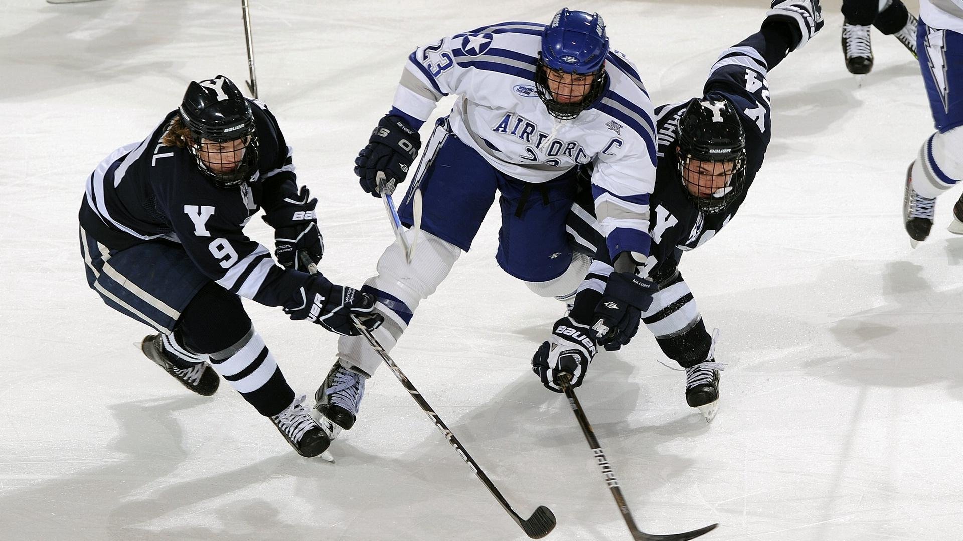 德甲场景再现:逆天长传瞬间点燃球迷热情,德甲球员上演超级神仙球